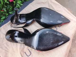 Zapatos Uterqüe tacón piel negra y serpiente roja