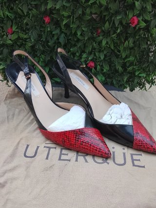 Zapatos Uterqüe tacón piel negra y serpiente roja
