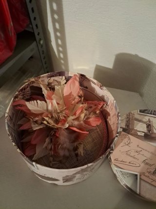 Tocado para bodas con plumas