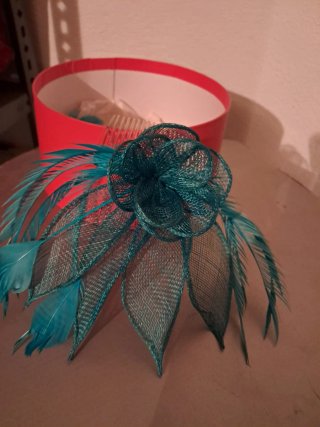 Tocado para bodas con plumas