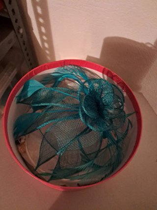 Tocado para bodas con plumas