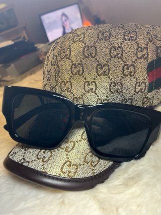 Óculos de Sol Gucci Preto e Dourado