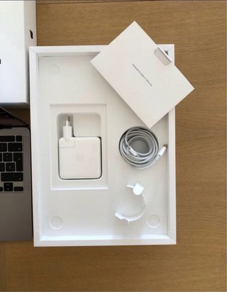 MacBook Pro 13 2020 i5 512GB SSD 8GB RAM