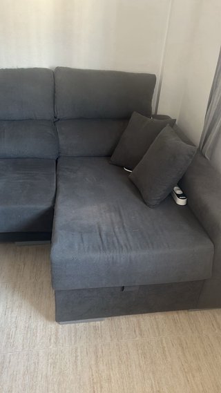 Sofá chaise longue gris tela