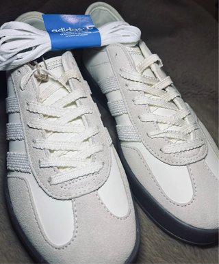 Tênis Adidas Bege/Branco