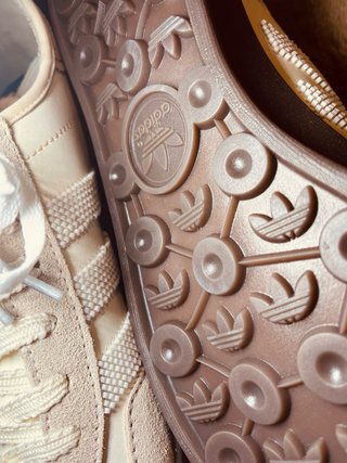 Tênis Adidas Bege/Branco