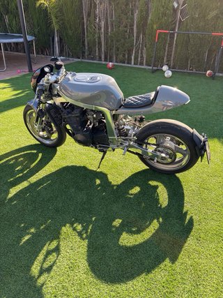 Suzuki GSXR 1991 Cafe Racer Gris