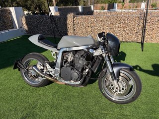 Suzuki GSXR 1991 Cafe Racer Gris