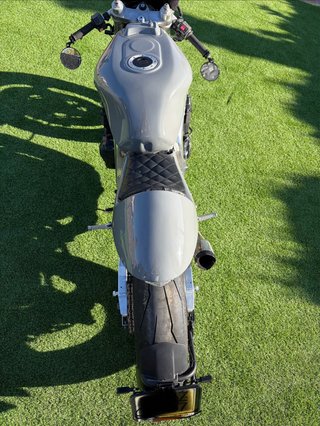 Suzuki GSXR 1991 Cafe Racer Gris