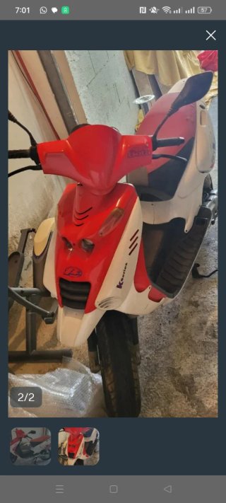 Beta Ark 49cc Scooter Roja y Blanca