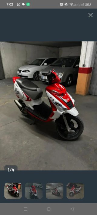 Beta Ark 49cc Scooter Roja y Blanca