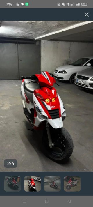 Beta Ark 49cc Scooter Roja y Blanca