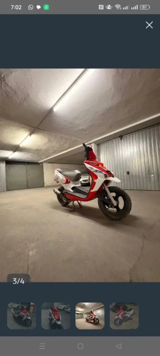 Beta Ark 49cc Scooter Roja y Blanca