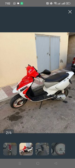 Beta Ark 49cc Scooter Roja y Blanca
