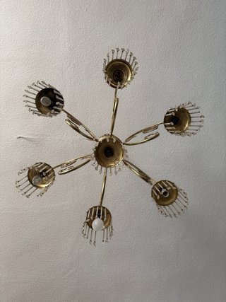 Lámpara de araña dorada con cristales