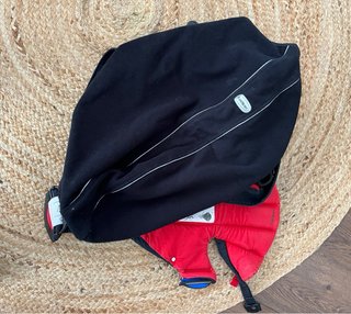 Mochila Portabebés BabyBjörn Negra y Roja
