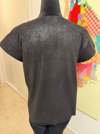 Blusa negra de antelina