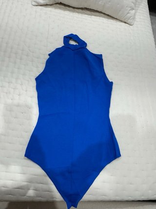 Body azul cuello alto Zara