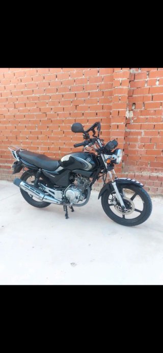 Yamaha YBR 125 Negra, itv al dia.