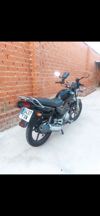 Yamaha YBR 125 Negra, itv al dia.