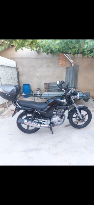 Yamaha YBR 125 Negra, itv al dia.