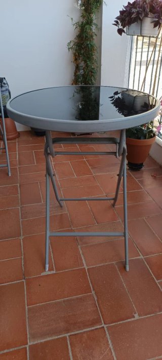 Tavolo rotondo e 2 sedie da giardino