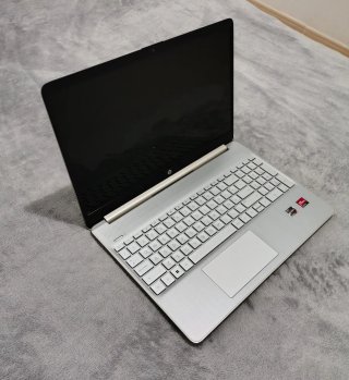 HP AMD Ryzen 3 8GB RAM 256GB SSD