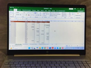 HP AMD Ryzen 3 8GB RAM 256GB SSD