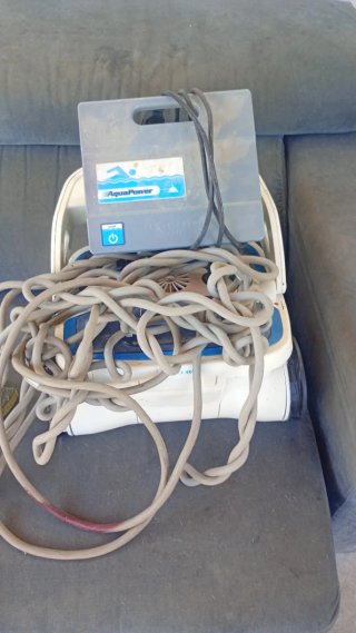Robot Limpiafondos AquaPower limpia paredes acepto