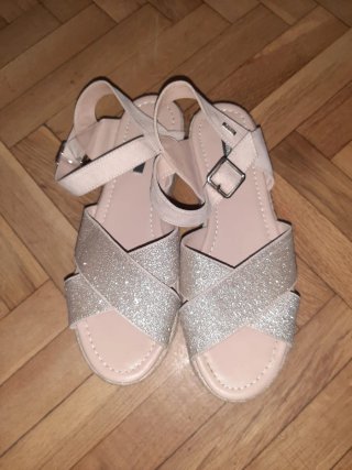 Sandalias Mustang Beige y Doradas