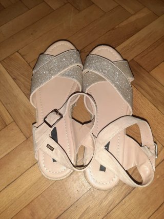 Sandalias Mustang Beige y Doradas