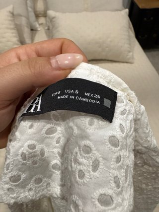 Blusa Zara blanca bordada