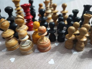 Piezas de ajedrez de madera.