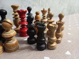 Piezas de ajedrez de madera.