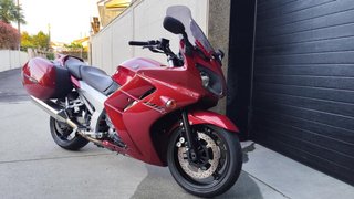 Yamaha FJR 1300 Roja y Plateada  .