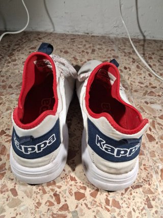 Zapatillas Kappa Blancas y Rojas