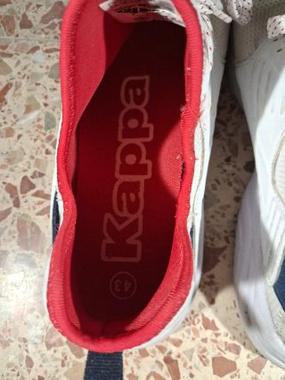 Zapatillas Kappa Blancas y Rojas