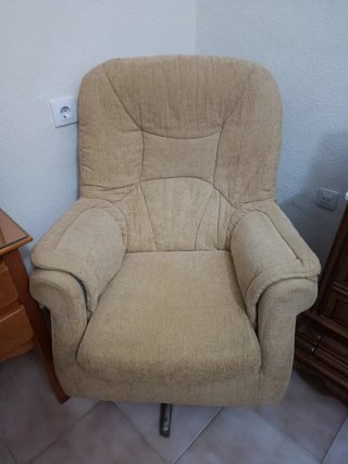 Sillón de tela beige. Se venden 2 unds