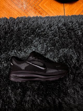 Nike Vomero 18 Negro