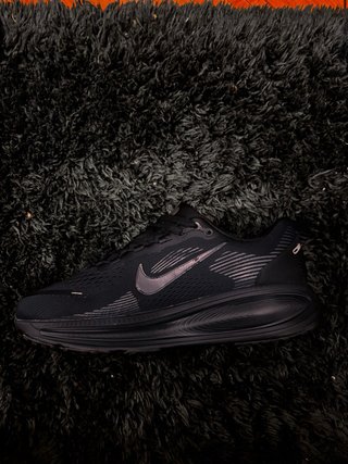 Nike Vomero 18 Negro