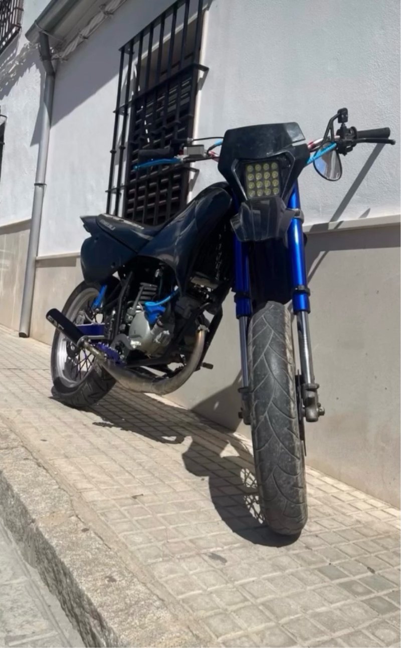 Rieju RR Supermotard Negra y Azul