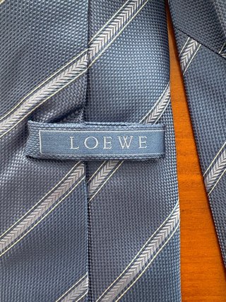 Corbata Loewe azul con rayas