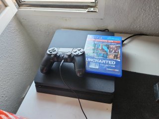 Ps4 Slim 500 GB Negra + Uncharted + spiderman