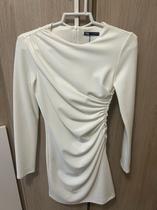 Vestido blanco Zara drapeado manga larga