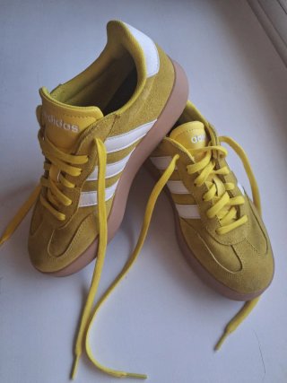 Zapatillas Adidas Amarillas y Blancas