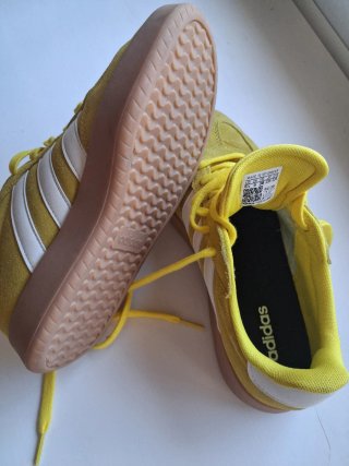 Zapatillas Adidas Amarillas y Blancas