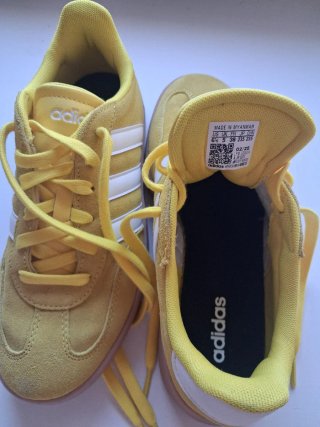 Zapatillas Adidas Amarillas y Blancas
