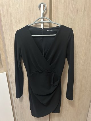 Vestido negro drapeado Zara