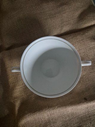 6 Tazas de consomé MAH Vigo con plato