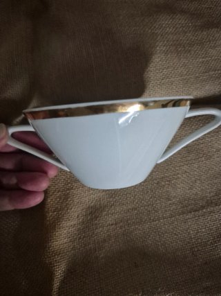 6 Tazas de consomé MAH Vigo con plato